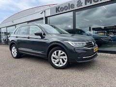Volkswagen Tiguan - 1.5 TSI 150pk DSG Life Elegance , trekhaak , adaptive CC , Carplay