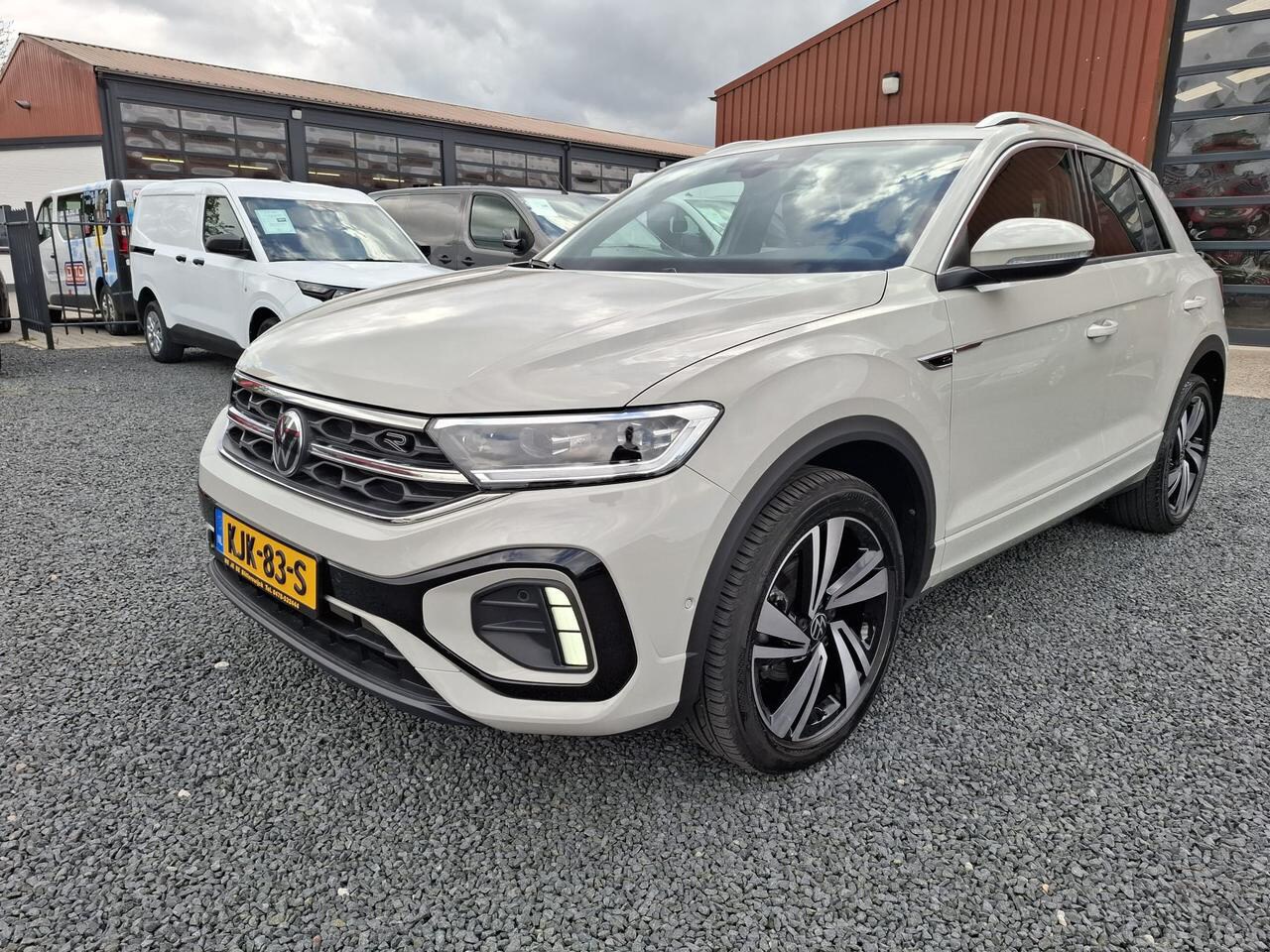 Volkswagen T-Roc - 1.5 TSI R-Line 1.5 TSI 150PK R-LINE - AutoWereld.nl
