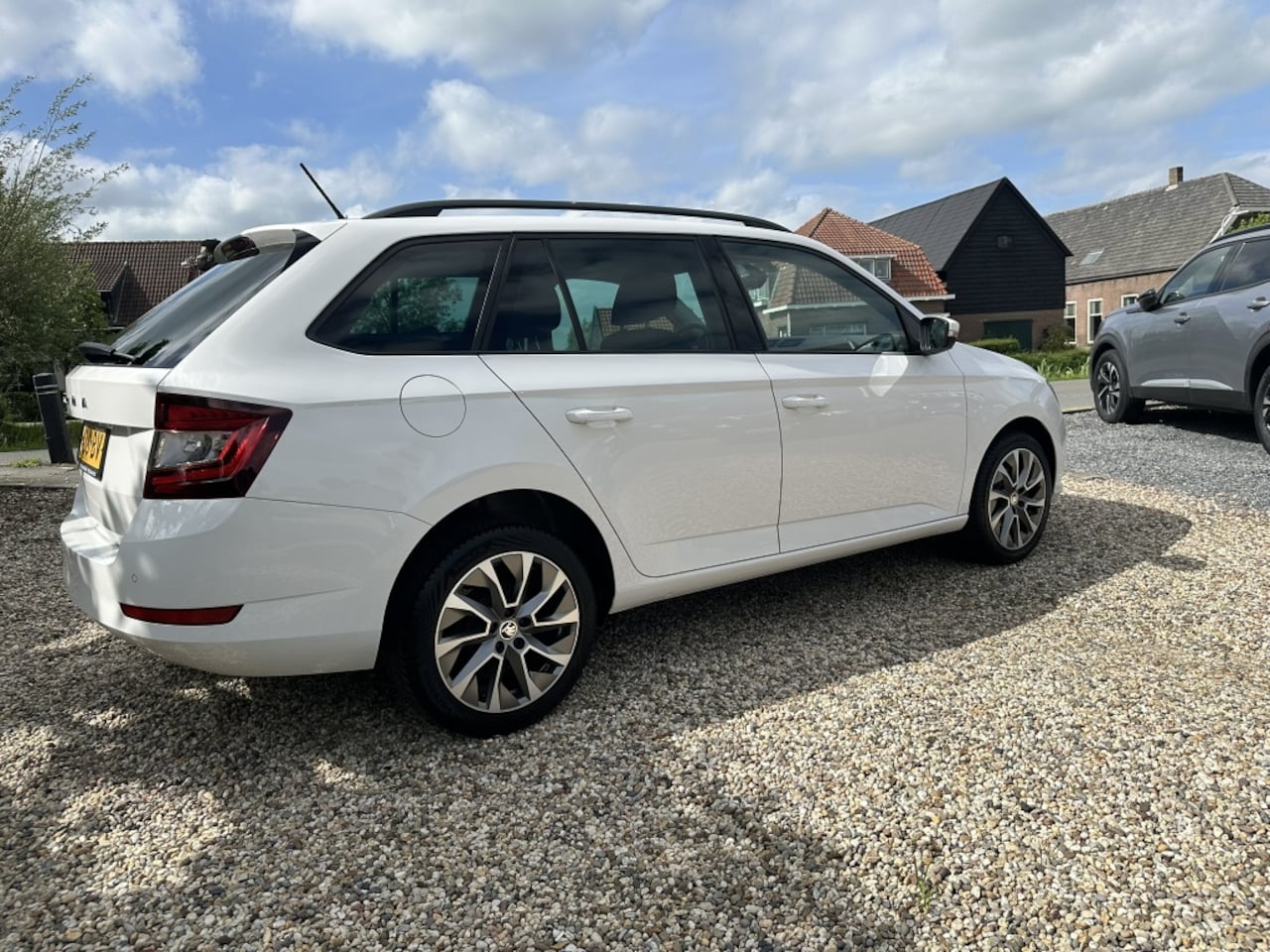 Skoda Fabia Combi - 1.0 TSI Bus. Edition Carplay/Climate-Control