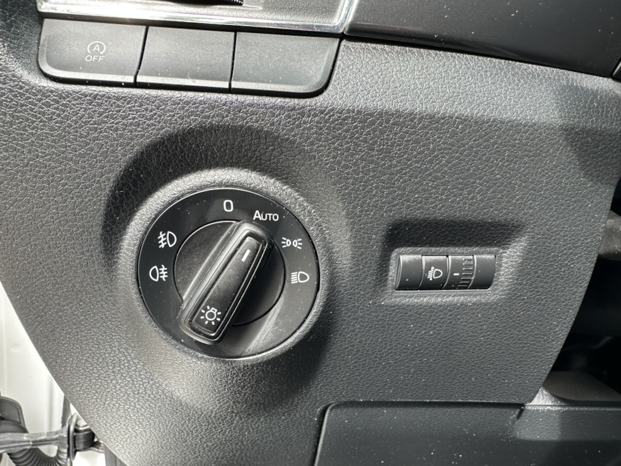 Skoda Fabia Combi - 1.0 TSI Bus. Edition Carplay/Climate-Control