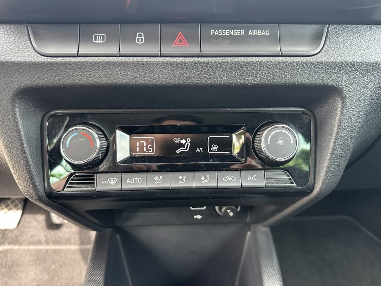 Skoda Fabia Combi - 1.0 TSI Bus. Edition Carplay/Climate-Control