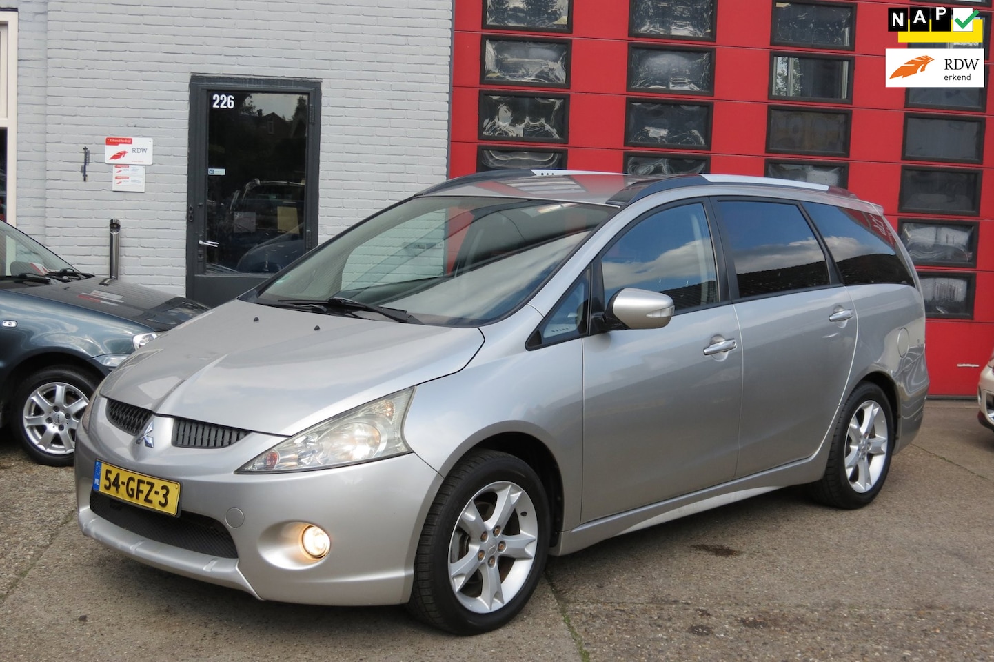 Mitsubishi Grandis - 2.4-16V InSport 2.4-16V InSport , 7 PERS , AIRCO , Nwe APK - AutoWereld.nl