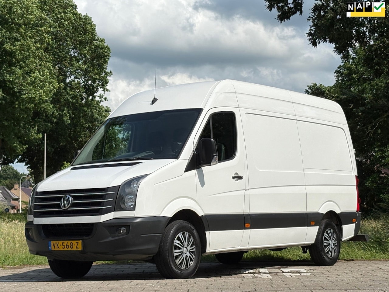 Volkswagen Crafter - 50 2.0 TDI L2H1 50 2.0 TDI L2H1, NAP, airconditioning, cruise control, achteruitrijcamera, boordcomputer, - AutoWereld.nl