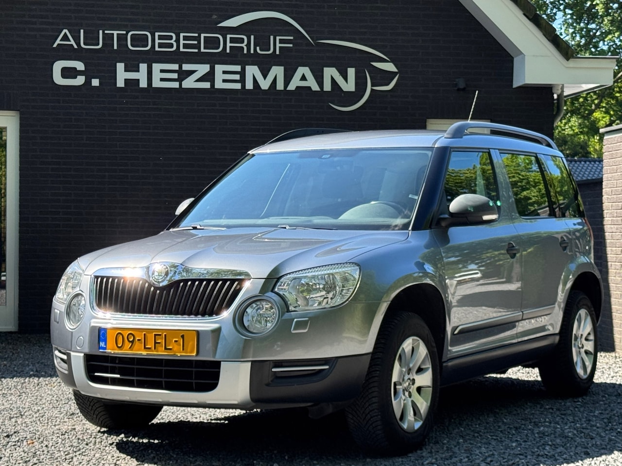 Skoda Yeti - 1.2 TSI Active Plus Automaat DealerOH Trekhaak Dakrails Airco - AutoWereld.nl