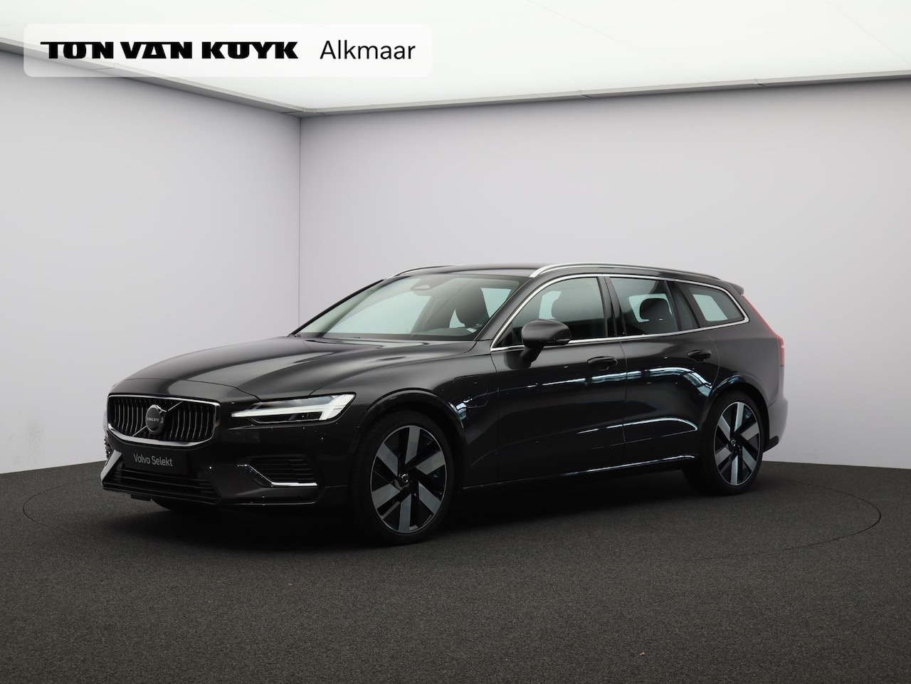 Volvo V60 - T6 350PK Recharge AWD Core Bright / Adaptive Cruise / BLIS / Verwarmbare Voorstoelen + St - AutoWereld.nl