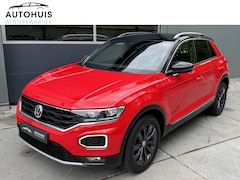 Volkswagen T-Roc - 1.5 TSI 150pk DSG Sport Stoelverwarming Virtual Cockpit Navigatie Trekhaak Climate Control