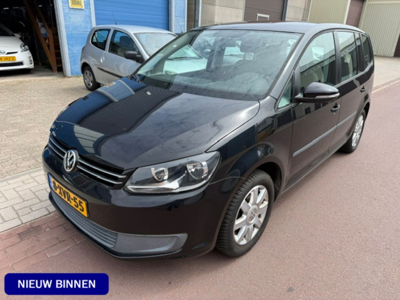 Volkswagen Touran - 1.4 TSI Trendline 2011 Automaat 82.055km NAP Airco, Trekhaak, Sportvelgen, etc. Leuke en g - AutoWereld.nl