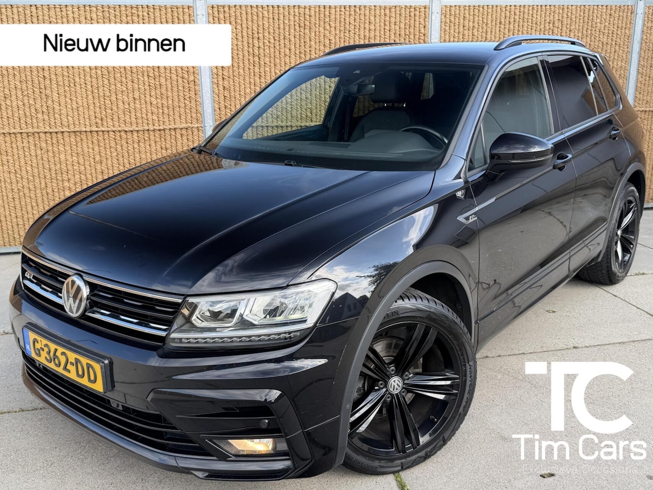 Volkswagen Tiguan - 1.5 TSI ACT Highline R R-line Automaat | LED verlichting | Black Style | Trekhaak uitklapb - AutoWereld.nl