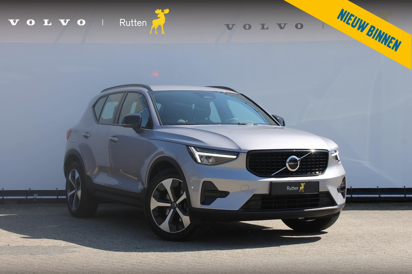 Volvo XC40 - B4 211PK Automaat Plus Dark Semi elektrisch wegklapbare trekhaak / Verwarmbare voorruit / - AutoWereld.nl