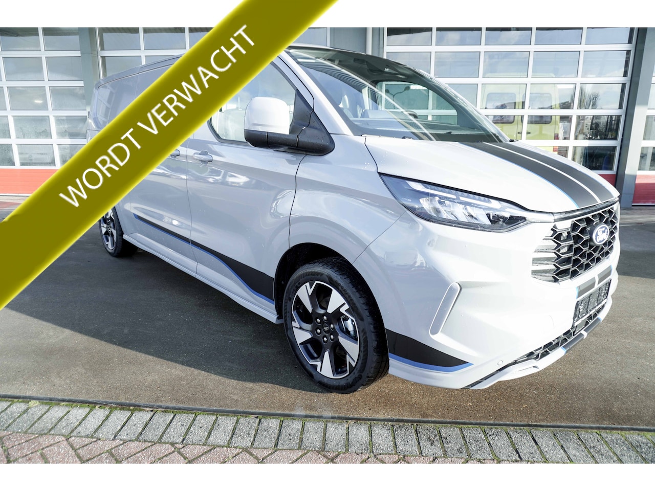 Ford E-Transit Cust. - L2H1 Sport 218PK Automaat Schuifdeur links en rechts Airco | adap.cruise | Navi | 360 came - AutoWereld.nl