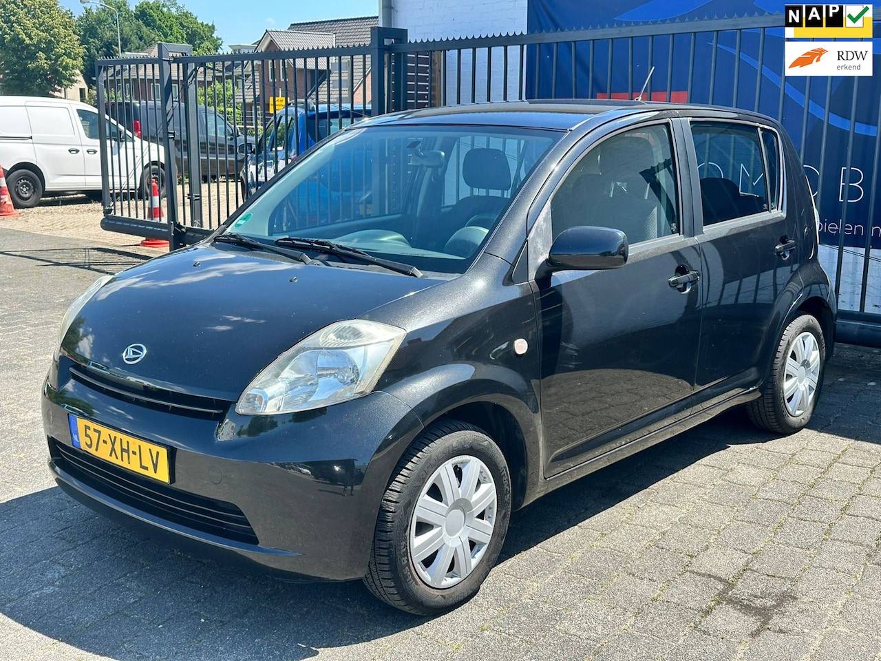 Daihatsu Sirion 2 - 1.0-12V Premium / AIRCO / ELEKTRISCHE RAMEN / NAP!! - AutoWereld.nl