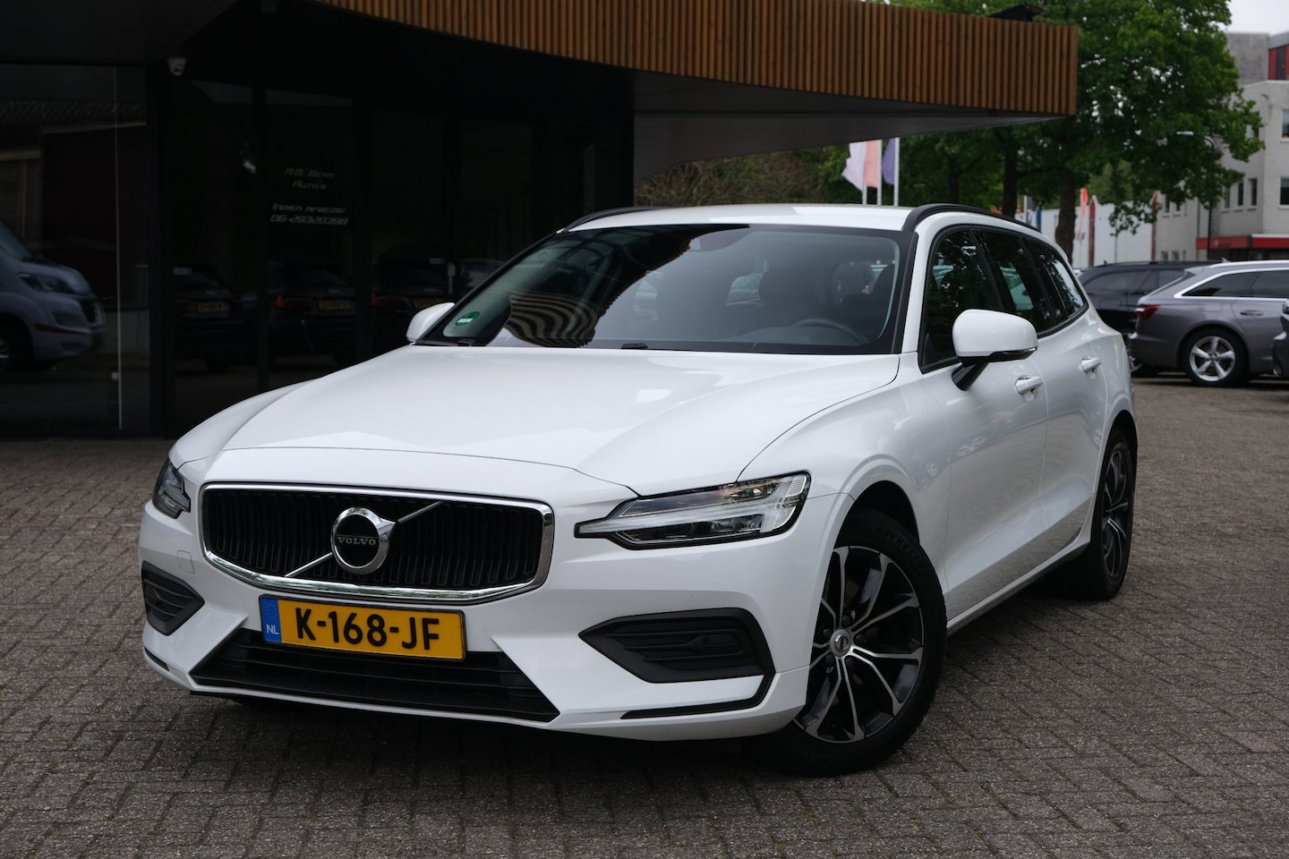 Volvo V60 - 2.0 B3 Momentum|Rijklaar!|PilotAssist|ACC|Camera|Stuur+Stoelverwarming|BLIS|Trekkhaak|Carp - AutoWereld.nl