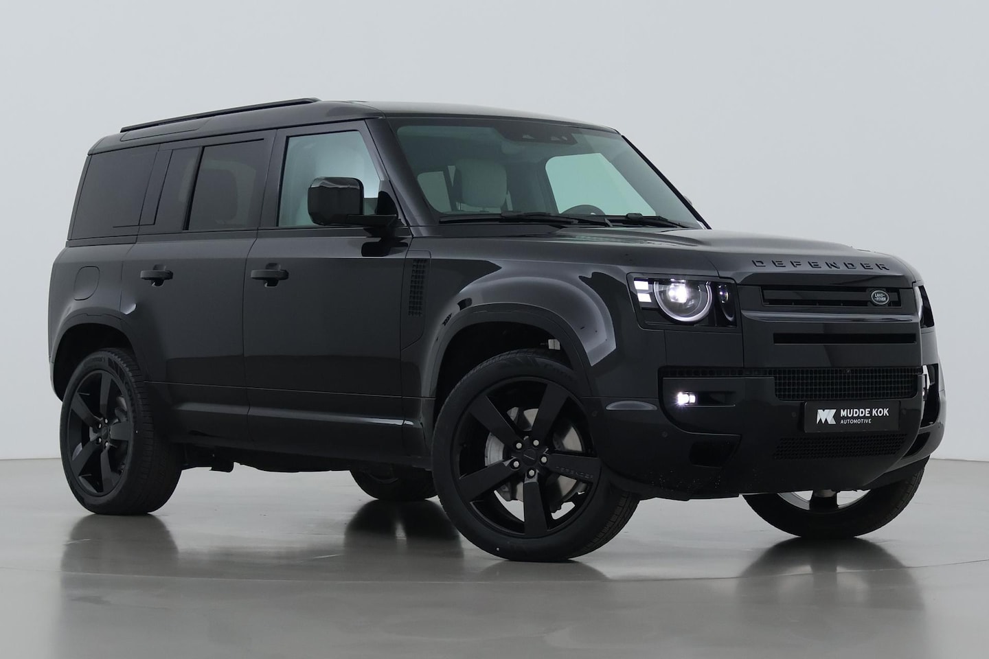 Land Rover Defender 110 - P300e X-Dynamic HSE | FACELIFT | ClearSight | Meridian Surround | Head-Up | ACC | Panorama - AutoWereld.nl