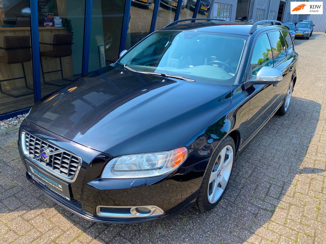 Volvo V70 - 2.5T R-Design LEER / NAVI / YOUNGTIMER - AutoWereld.nl