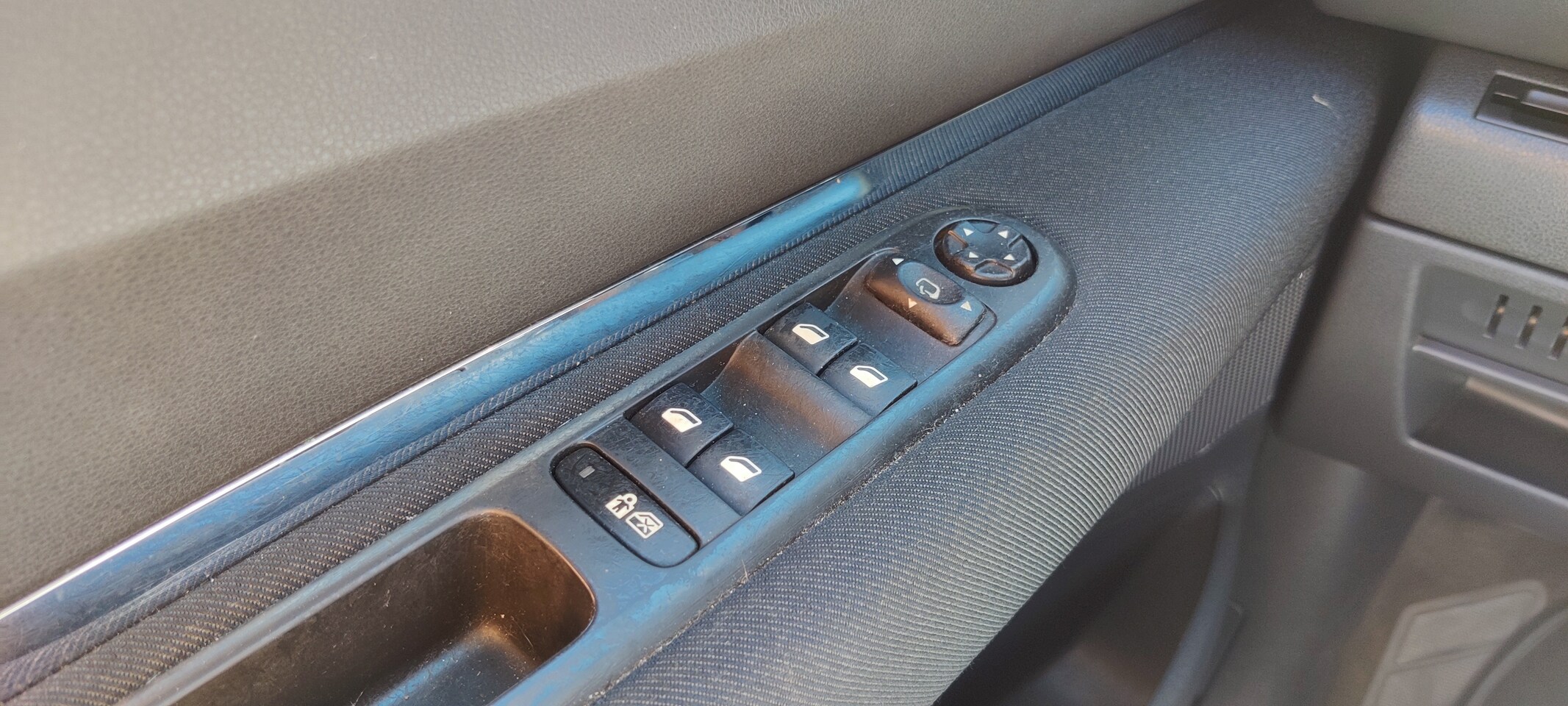 Peugeot 3008 - 1.6 VTi Première Panorama dak, elektrisch te openen (glas blijft zitten)