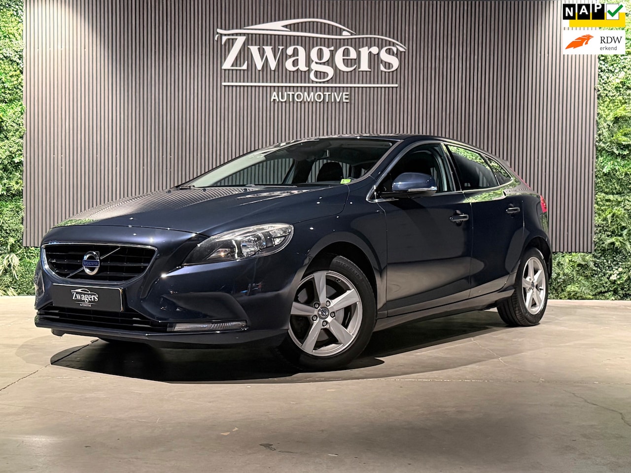 Volvo V40 - 1.6 T4 Momentum | Navi | Cruise | Trekhaak | Garantie - AutoWereld.nl