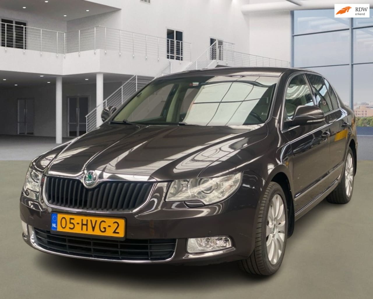 Skoda Superb - 1.8 TSI Elegance AUT CARPLAY NAVI PSENSOR CRUISE 2 X SLEUTELS - AutoWereld.nl