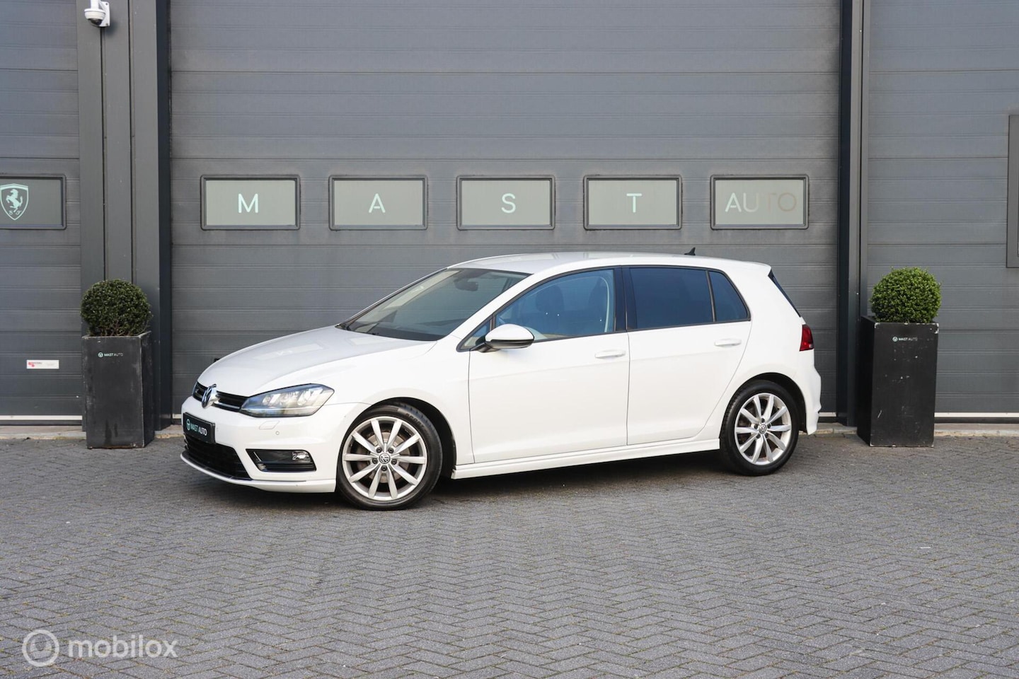 Volkswagen Golf - 1.4 TSI Highline|R-Line|Massage|DSG|Stoelverwarming - AutoWereld.nl