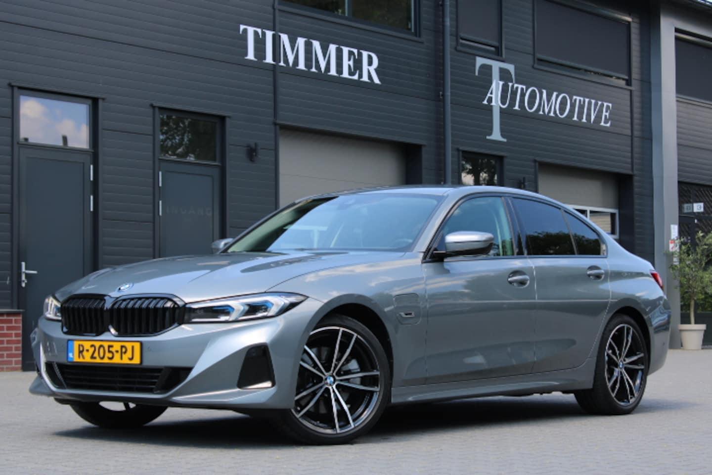 BMW 3-serie - 320e Sedan Facelift - zwart leder - 19 Inch - Head Up - Nederlandse BMW - Dealer onderhoud - AutoWereld.nl