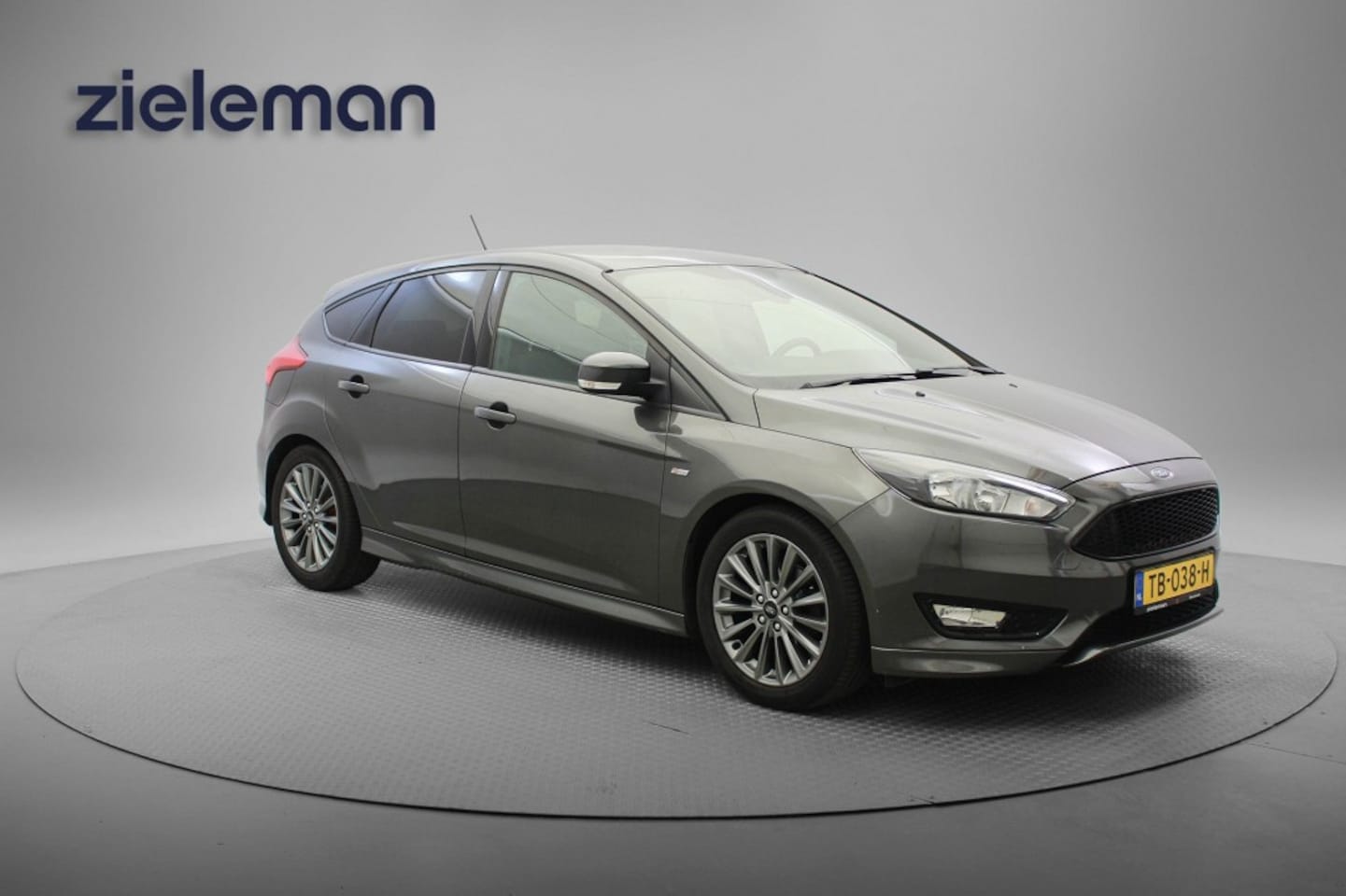 Ford Focus - 1.0 Titanium ST-Line - Carplay, Camera, Cruise, Clima - AutoWereld.nl