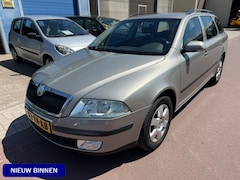 Skoda Octavia Combi - 2.0 FSI Elegance Automaat APK dec-26 Airco koud Leuke auto van de 3e eigenaar met NAP en b