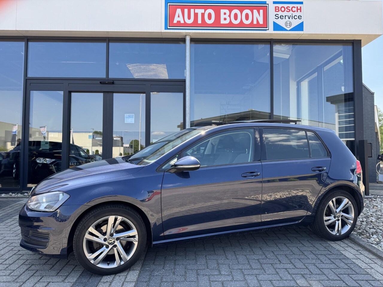 Volkswagen Golf - 1.2 TSI 105PK COMFORTLINE PANO/P-CAM/NAVI/CLIMA/ 2XPDC/MEDIA/BTA/17'' R-Line - 1 EIG./NL A - AutoWereld.nl
