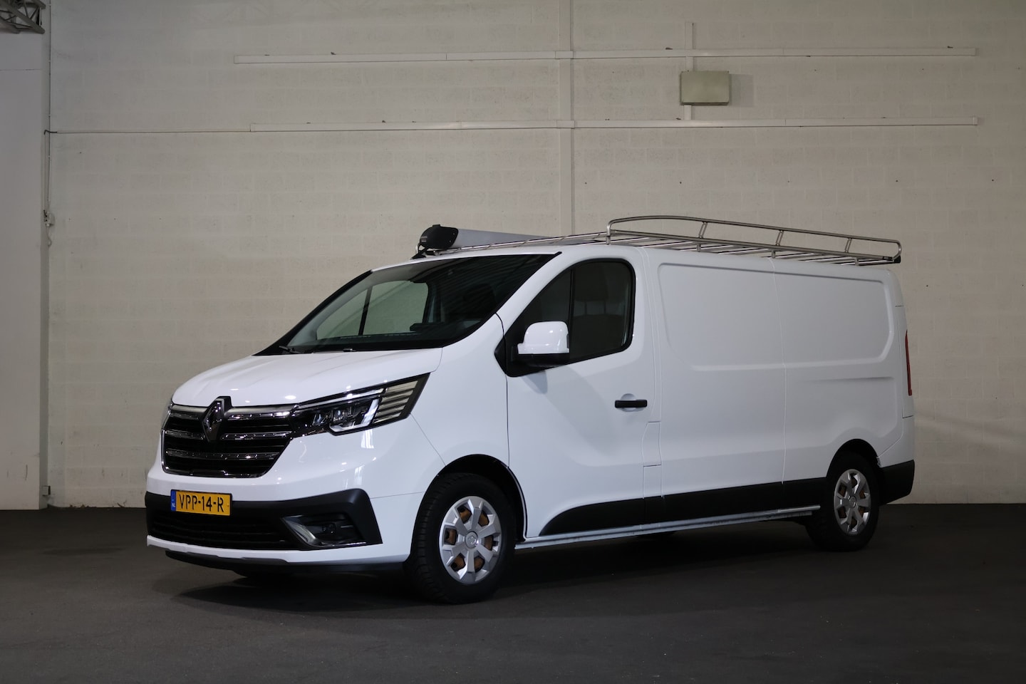 Renault Trafic - 2.0 dCi 130pk L2 H1 Work Edition - AutoWereld.nl