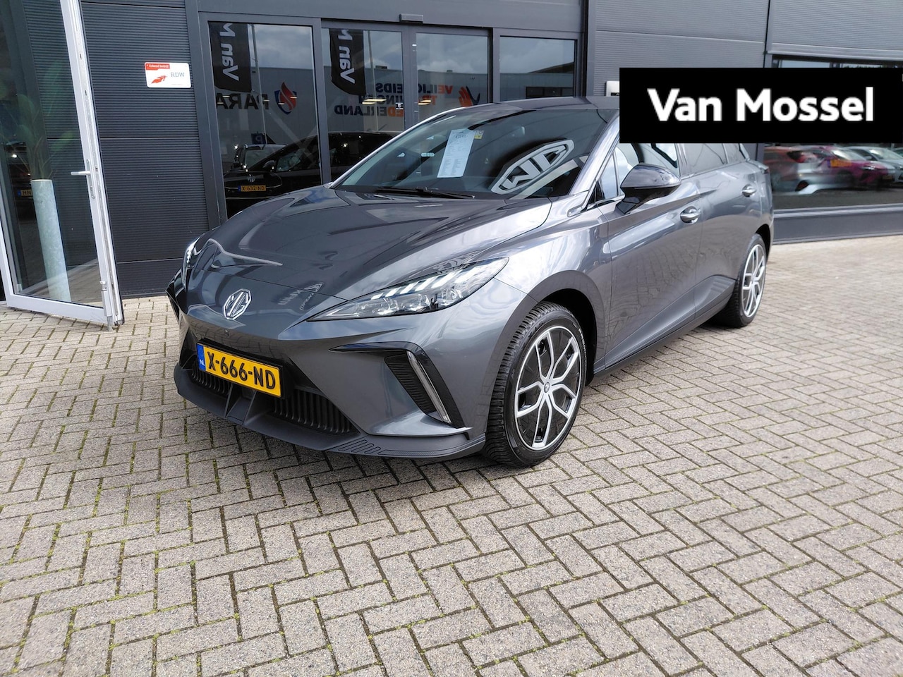 MG MG4 - Luxury 64kWh Luxury 64 kWh - AutoWereld.nl