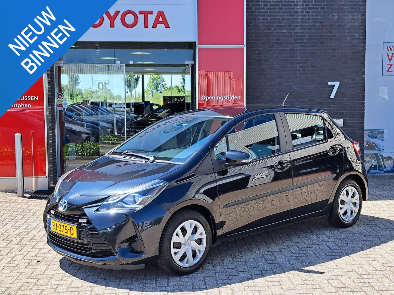 Toyota Yaris - 1.5 Hybrid Aspiration ACHTERUITRIJCAMERA CRUISE CLIMATE REGENSENSOR NAVIGATIE - AutoWereld.nl