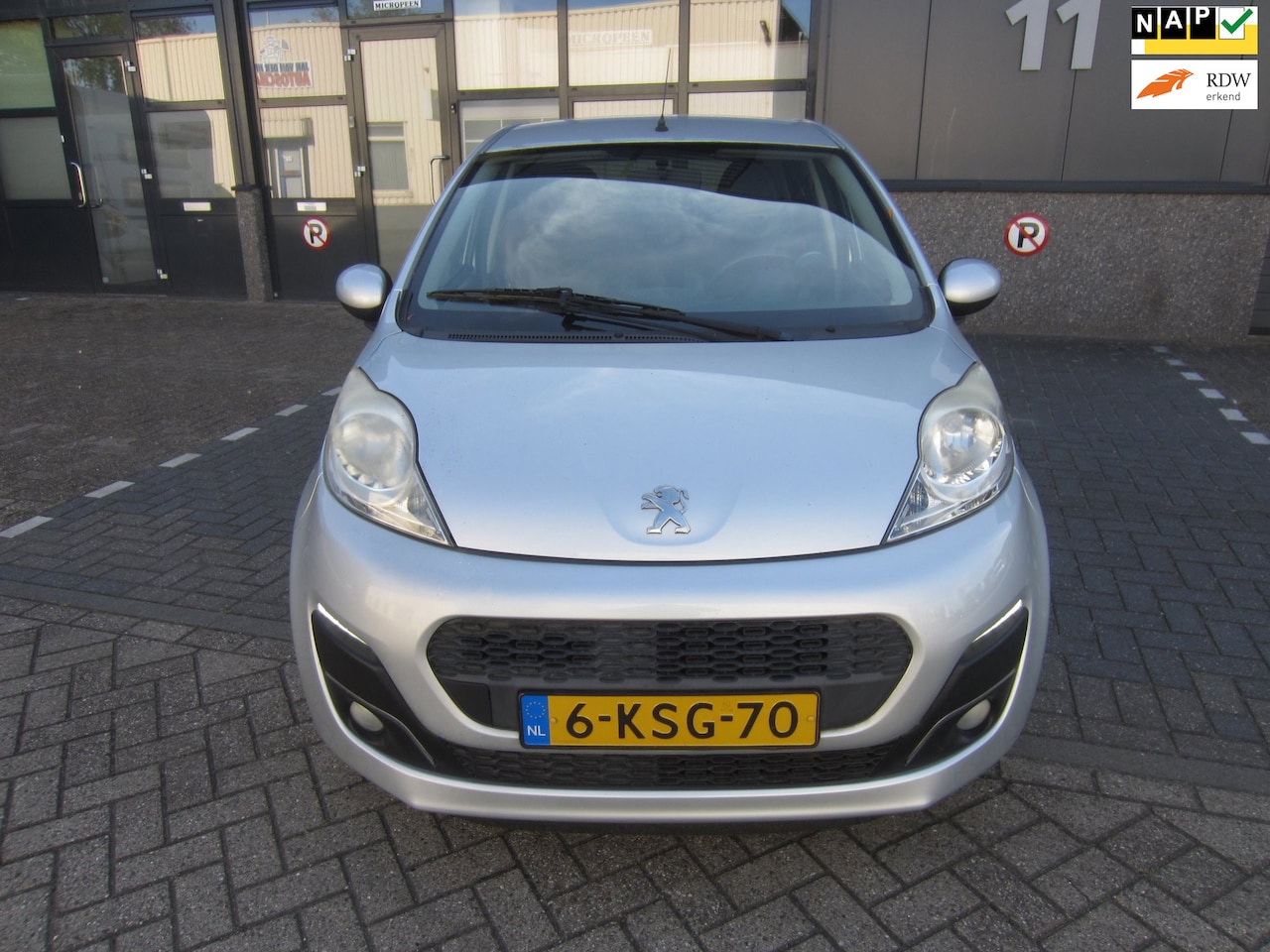 Peugeot 107 - 1.0 Black & Silver 2013 FACELIFT Airco 5-Deurs NAP! APK! - AutoWereld.nl