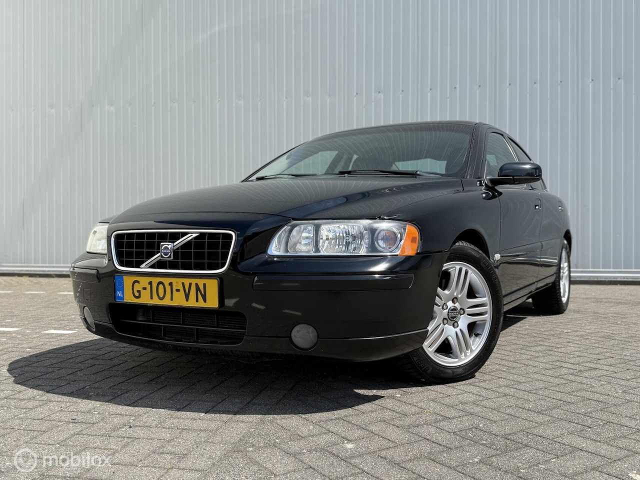 Volvo S60 - 2.5T AWD Kinetic Automaat Airco All Season Cruise - AutoWereld.nl