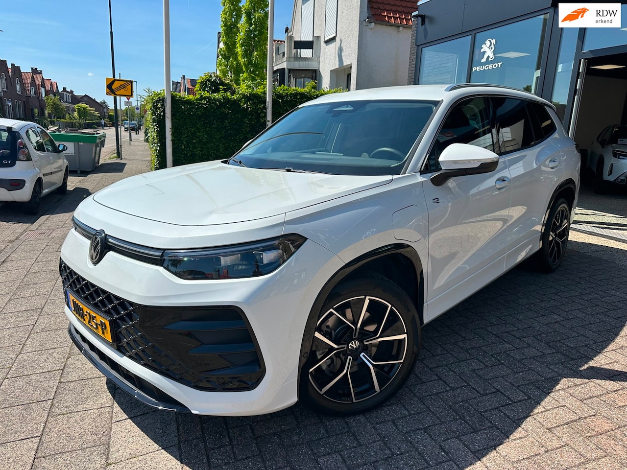 Volkswagen Tayron - 1.5 eHybrid R-Line Edition|Afn. Trekhaak|19" LM Velgen - AutoWereld.nl