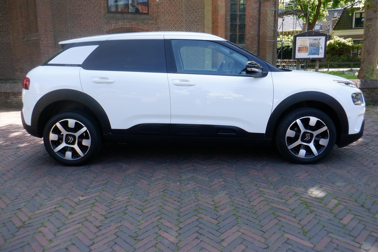 Citroën C4 Cactus - 1.2 PureTech 130pk S&amp;S EAT6 Shine 21.000 KM - AutoWereld.nl
