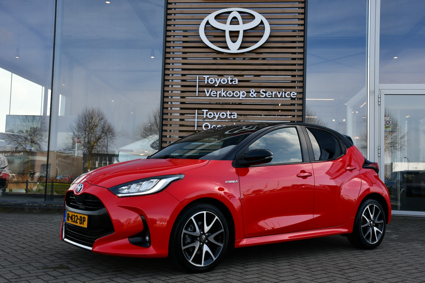 Toyota Yaris - 1.5 Hybrid Launch Edition Limited Automaat 116pk, Head-up display, Stuurwiel verwarmd, Voo - AutoWereld.nl