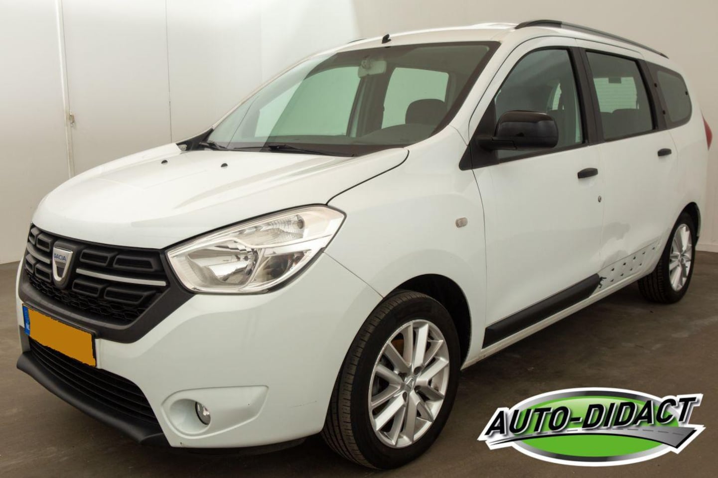 Dacia Lodgy - 1.3 TCe Comfort 7p. Motorschade - AutoWereld.nl