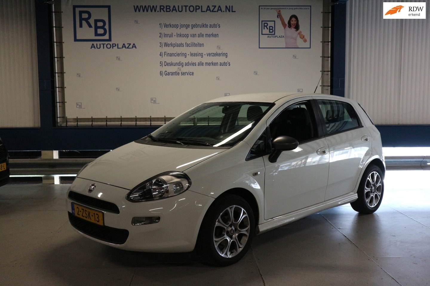 Fiat Punto Evo - 0.9 TwinAir Young / APK 5 2027 / NAP / AIRCO ! ! ! - AutoWereld.nl