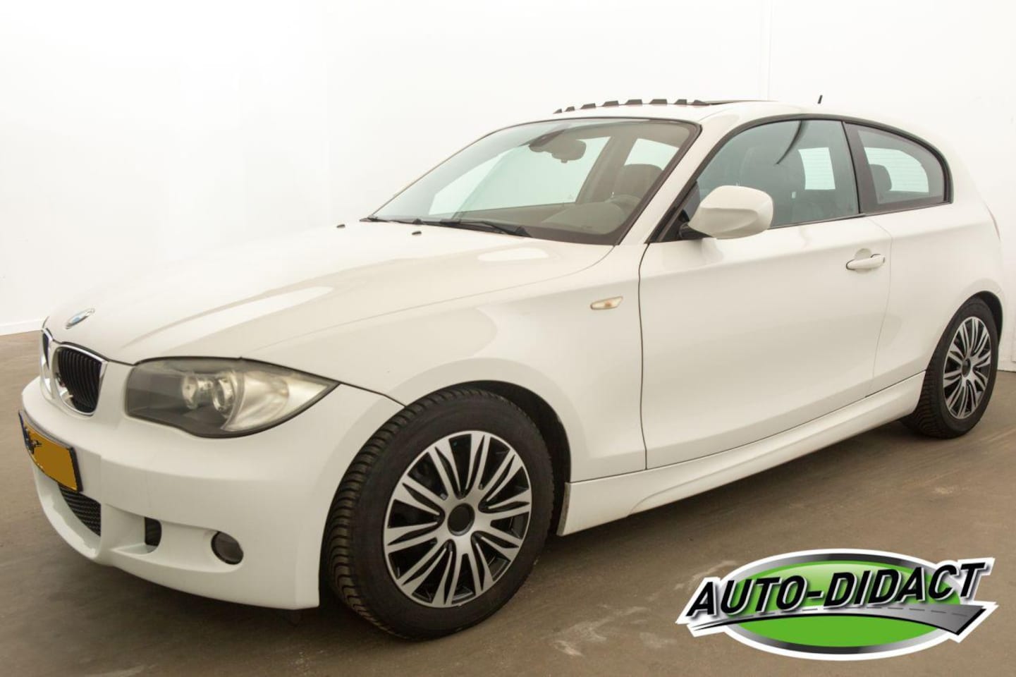 BMW 1-serie - 116i Airco Elek Dak - AutoWereld.nl
