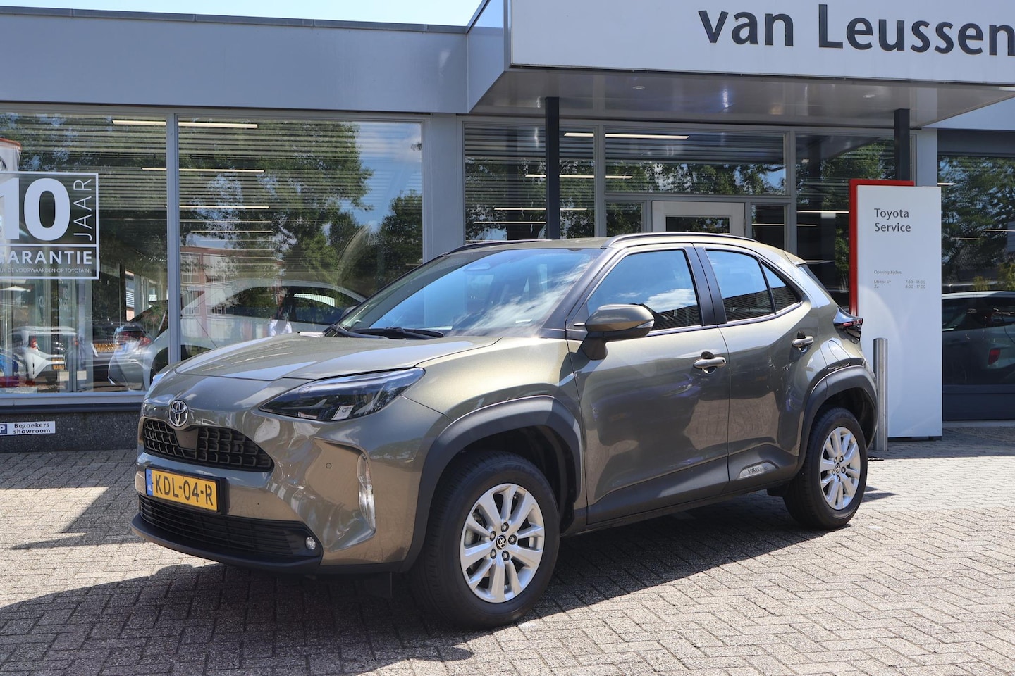 Toyota Yaris Cross - 1.5 Hybrid 115 TREKHAAK PARKEERSENSOREN V+A APPLE/ANDROID CLIMA CAMERA - AutoWereld.nl
