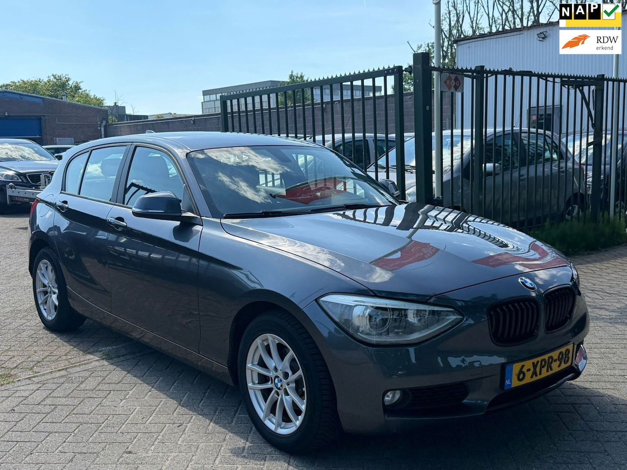 BMW 1-serie - 116i Executive Start stop 1e eigenaar Zeer netjes navigatie cruis control - AutoWereld.nl