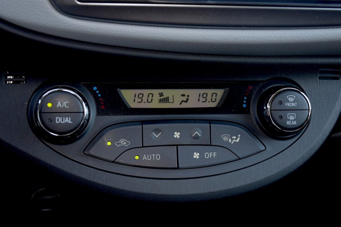 Toyota Yaris - 1.5 Full Hybrid Aspiration 1.5 Full Hybrid Aspiration, Afneembare trekhaak, Fullmap navigatie, Automaat