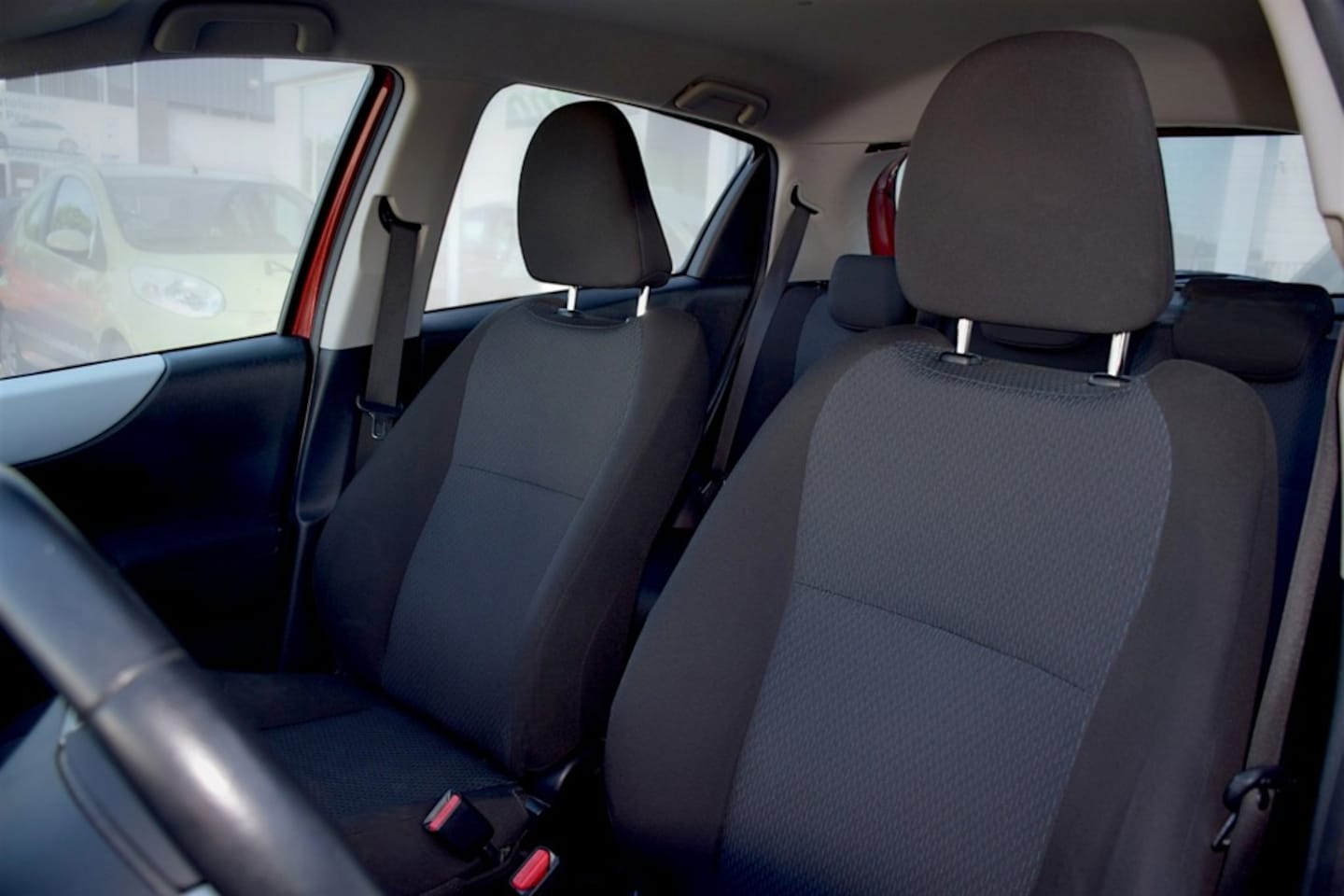 Toyota Yaris - 1.5 Full Hybrid Aspiration 1.5 Full Hybrid Aspiration, Afneembare trekhaak, Fullmap navigatie, Automaat