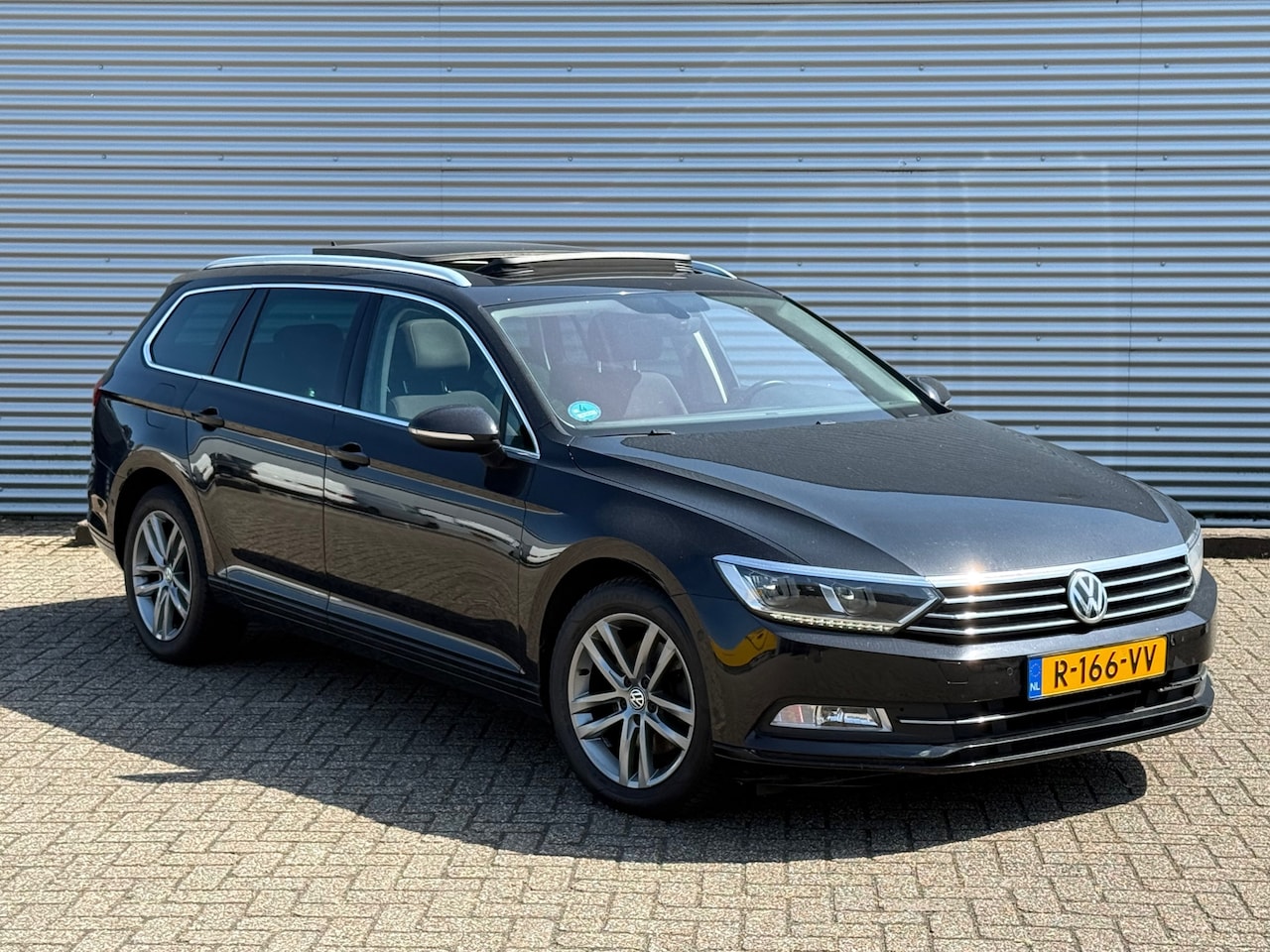 Volkswagen Passat Variant - 1.4 TSI ACT Highline / Panorama / Navigatie / Xenon /MASSAGE / Inruil Mog. - AutoWereld.nl