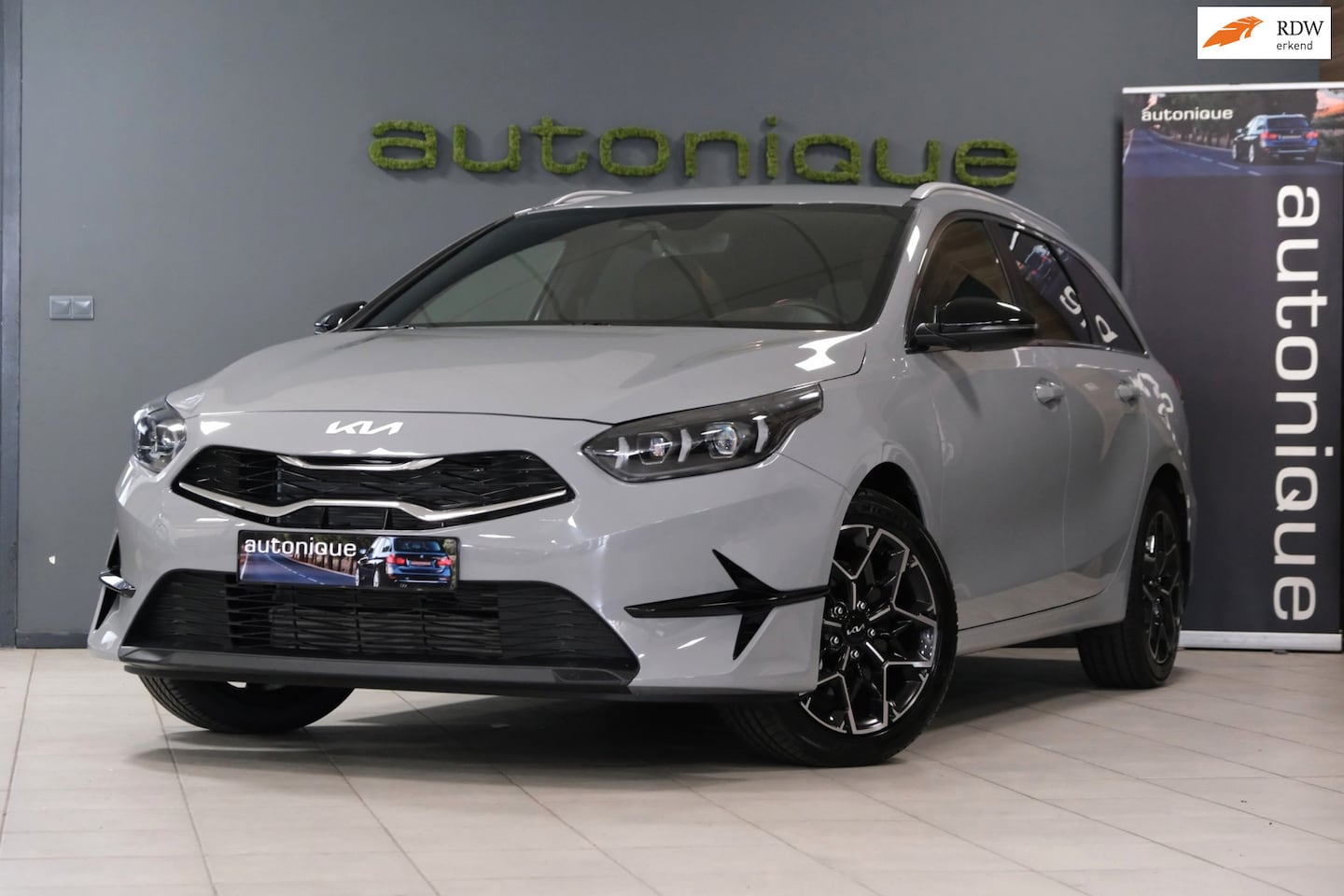 Kia Cee'd - Ceed 1.5 T-GDi DynamicPlusLine **4.976km UNIEK** Leder/Stof|Navi|Camera/Stoel+Stuurverwarm - AutoWereld.nl