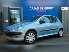 Peugeot 206 - 1.4 Gentry AUTOMAAT Airco ZEER MOOI NAP