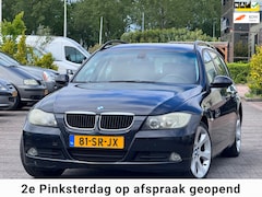 BMW 3-serie Touring - 318d High Executive | APK 23-02-2027 | Airco | Parkeersensor | Trekhaak | Sportstoelen | 1