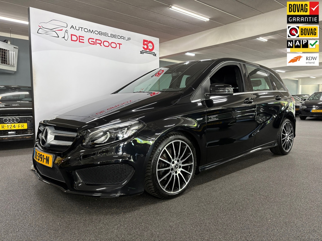 Mercedes-Benz B-klasse - 180 Business Solution AMG/ NL auto/ Pano/ Automaat - AutoWereld.nl
