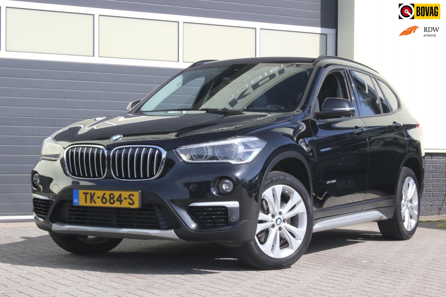BMW X1 - XDrive20i High Executive xLine | Trekhaak | Leer | - AutoWereld.nl