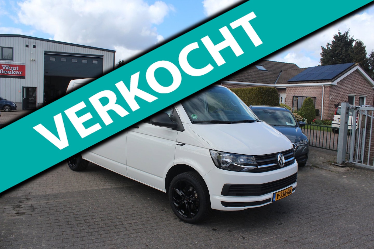 Volkswagen Transporter - 2.0 TDI L2H1 DC DSG, Caravelle - AutoWereld.nl