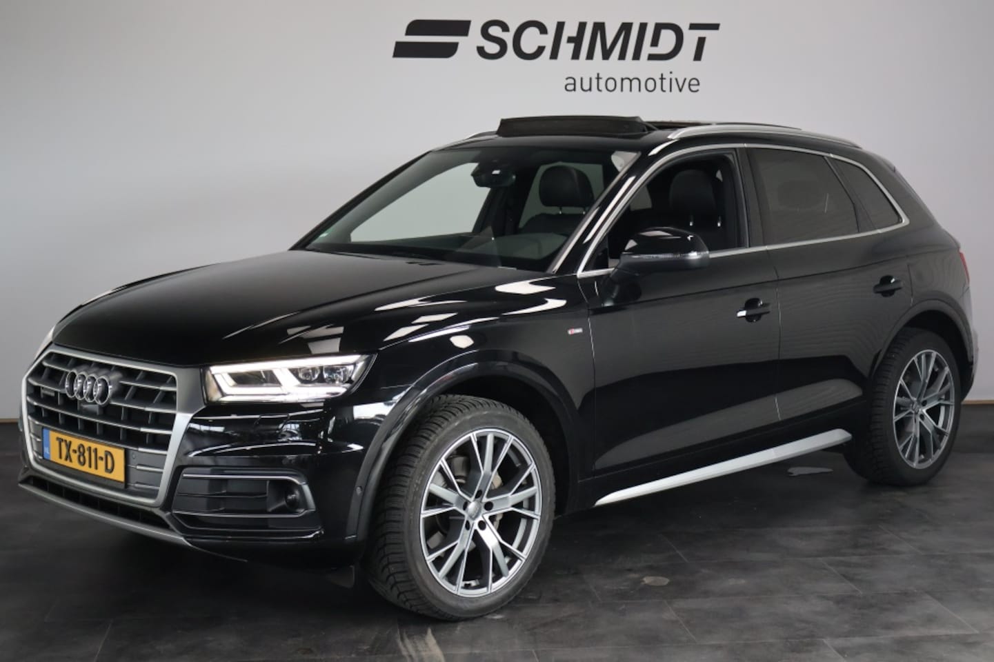 Audi Q5 - 2.0 TDI Quattro Sport S Line Competition | Luchtvering | Pano - AutoWereld.nl