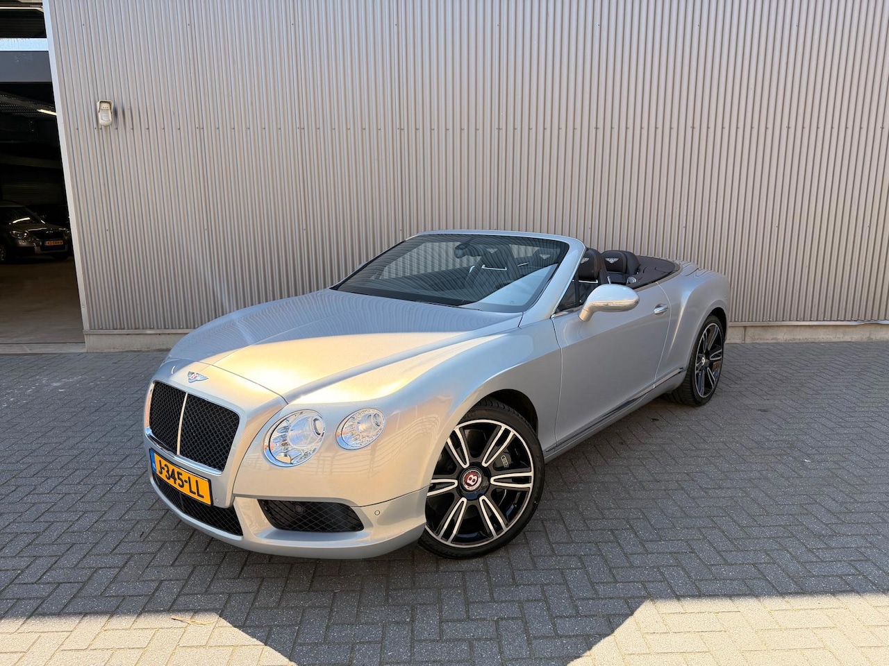 Bentley Continental GTC - 4.0 V8 Full Option|Keramisch|Massage|Adaptive Cruise|Camera|Keyless - AutoWereld.nl